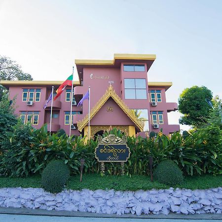 Cinderella Hotel Моламяйн Екстериор снимка
