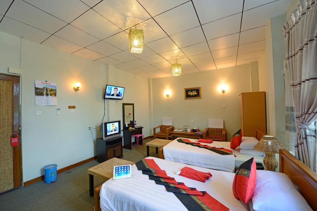 Cinderella Hotel Моламяйн Стая снимка