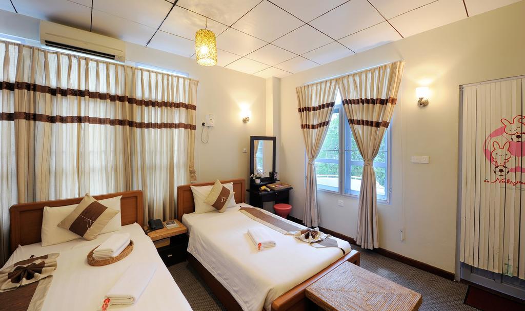 Cinderella Hotel Моламяйн Стая снимка