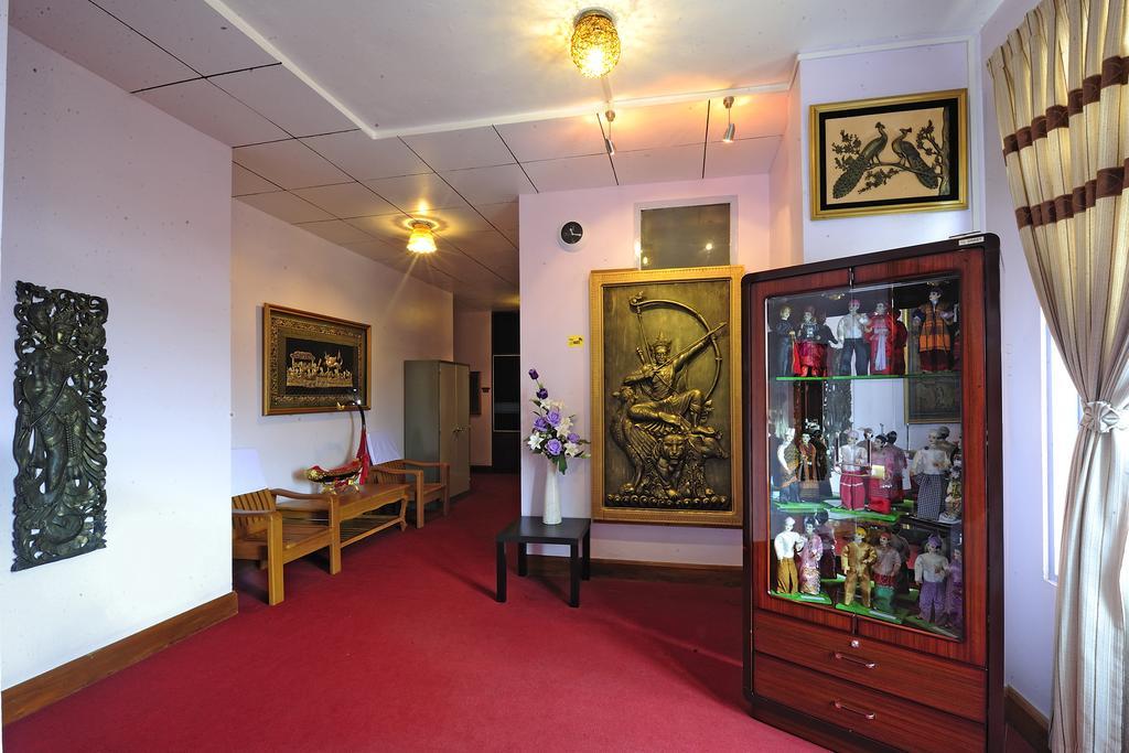 Cinderella Hotel Моламяйн Екстериор снимка