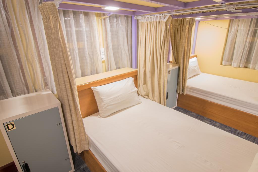 Cinderella Hotel Моламяйн Екстериор снимка
