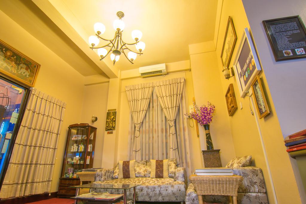 Cinderella Hotel Моламяйн Екстериор снимка