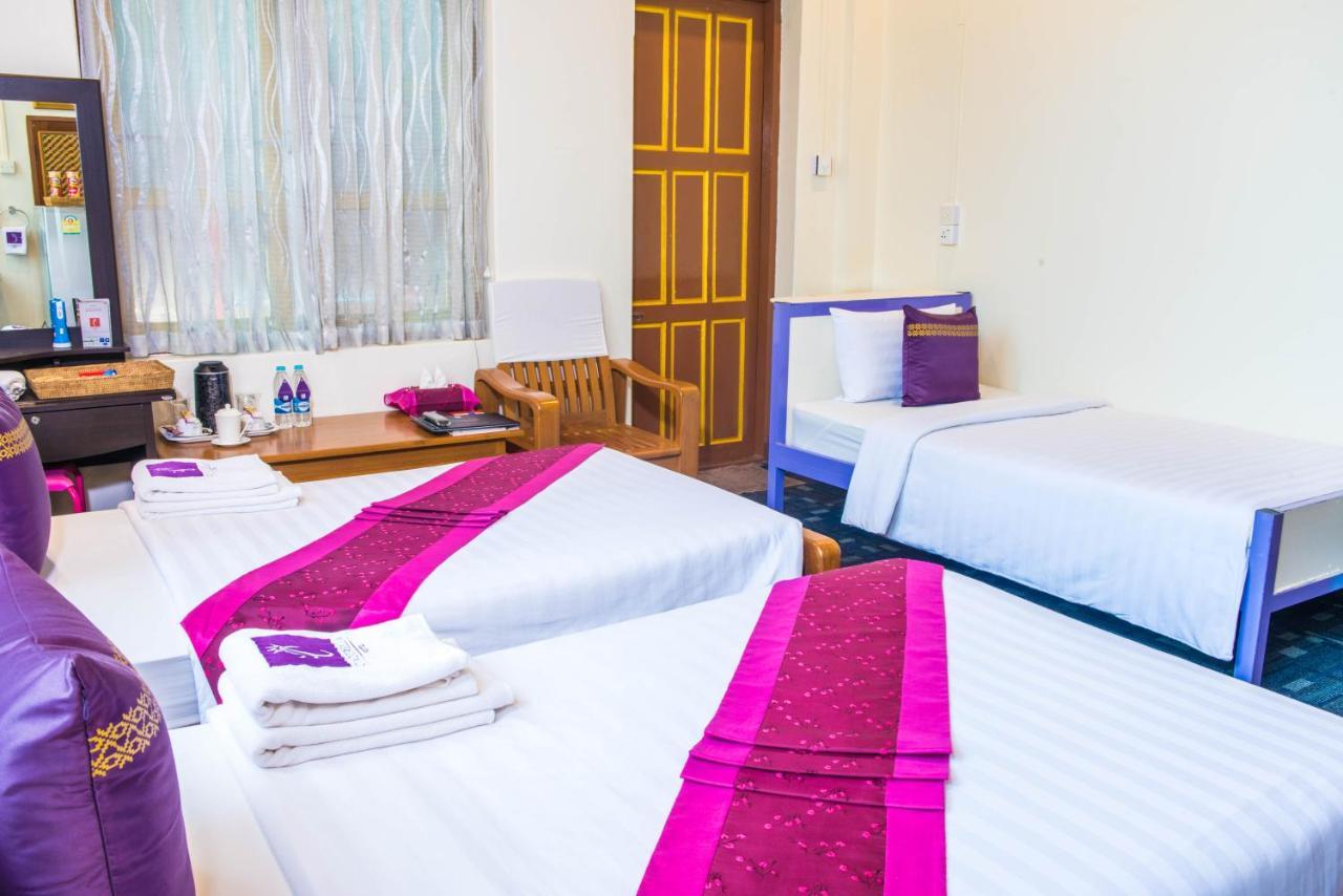 Cinderella Hotel Моламяйн Екстериор снимка